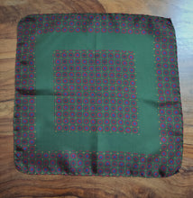 Charger l'image dans la galerie, Pochette de costume vintage verte en soie à motif floral