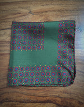 Charger l'image dans la galerie, Pochette de costume vintage verte en soie à motif floral