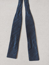 Charger l'image dans la galerie, Duo de noeuds papillon en soie vintage