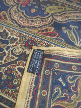 Charger l'image dans la galerie, Pochette jaune vintage en soie à motif floral Made in Italy
