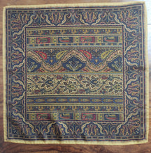 Charger l'image dans la galerie, Pochette jaune vintage en soie à motif floral Made in Italy