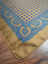 Charger l'image dans la galerie, Pochette vintage jaune ocre en soie à pois Made in England