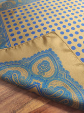 Charger l'image dans la galerie, Pochette vintage jaune ocre en soie à pois Made in England