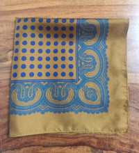 Charger l'image dans la galerie, Pochette vintage jaune ocre en soie à pois Made in England