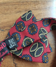 Afbeelding in Gallery-weergave laden, Old England Club Collection X Charles Hill nœud papillon en soie Made in England