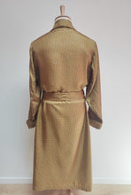 Charger l'image dans la galerie, Sambrook Witting robe de chambre vintage à col châle en pure soie Made in England