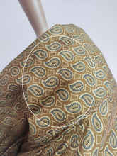 Charger l'image dans la galerie, Sambrook Witting robe de chambre vintage à col châle en pure soie Made in England