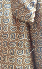 Charger l'image dans la galerie, Sambrook Witting robe de chambre vintage à col châle en pure soie Made in England