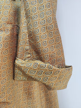 Charger l'image dans la galerie, Sambrook Witting robe de chambre vintage à col châle en pure soie Made in England