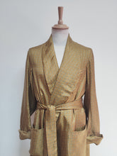 Charger l'image dans la galerie, Sambrook Witting robe de chambre vintage à col châle en pure soie Made in England