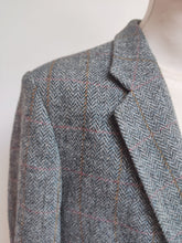 Charger l'image dans la galerie, Harris Tweed X Walbusch blazer vintage à chevrons en tweed 54