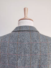 Charger l'image dans la galerie, Harris Tweed X Walbusch blazer vintage à chevrons en tweed 54