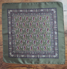 Charger l'image dans la galerie, Pochette vintage kaki et parme en soie à motif paisley Made in England