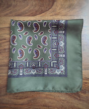 Charger l'image dans la galerie, Pochette vintage kaki et parme en soie à motif paisley Made in England