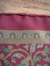 Charger l'image dans la galerie, Van Laack pochette vintage en soie à motif paisley Made in Switzerland