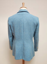Charger l'image dans la galerie, Phist blazer femme bleu ciel vintage en laine Harris Tweed 46