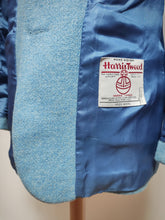 Charger l'image dans la galerie, Phist blazer femme bleu ciel vintage en laine Harris Tweed 46