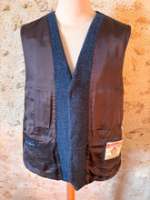 Načíst obrázek do prohlížeče Galerie, Harris Tweed X Tom Rusborg gilet bleu à chevrons en pure laine 56
