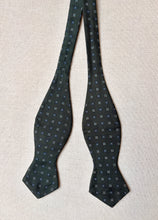 Charger l'image dans la galerie, Noeud papillon vintage vert kaki 100% soie Made in France
