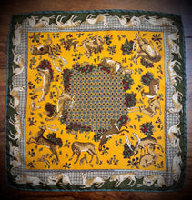 Afbeelding in Gallery-weergave laden, Holland & Holland X Drake's pochette de costume vintage en soie Made in England