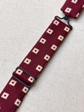 Načíst obrázek do prohlížeče Galerie, Charvet noeud papillon vintage bordeaux à motif géométrique en soie Made in France