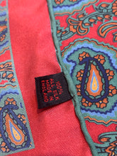 Afbeelding in Gallery-weergave laden, Pochette de costume paisley vintage en soie Made in England