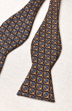 Lade das Bild in den Galerie-Viewer, Brooks Brothers noeud papillon en soie à motif d'inspiration équestre Made in USA