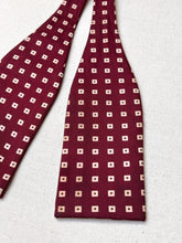 Načíst obrázek do prohlížeče Galerie, Charvet noeud papillon vintage bordeaux à motif géométrique en soie Made in France