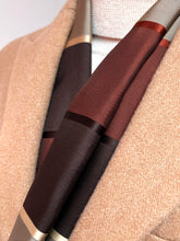 Charger l'image dans la galerie, A. Sulka & Company foulard vintage en taffetas de soie