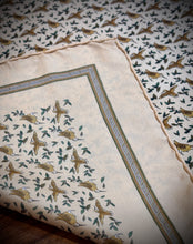 Afbeelding in Gallery-weergave laden, Holland & Holland X Drake's pochette de costume vintage en soie imprimé animalier Made in England