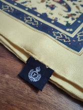 Charger l'image dans la galerie, Façonnable pochette jaune en soie Made in France