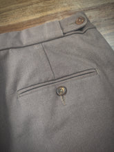 Charger l'image dans la galerie, Luxire pantalon marron à doubles pinces en coton épais L