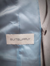 Charger l'image dans la galerie, Suitsupply gilet croisé gris clair en flanelle de laine modèle Pierre M