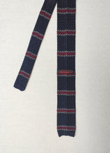 Charger l'image dans la galerie, Cravate vintage rayée en tricot de soie Made in Italy