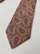 Charger l'image dans la galerie, Old England Paris X Charles Hill cravate moutarde en soie Made in England
