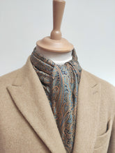 Charger l&#39;image dans la galerie, Saldarini écharpe classique en cachemire et soie Made in italy
