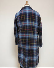 Charger l'image dans la galerie, Milton robe de chambre tartan vintage à col châle en laine 50