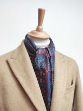 Charger l&#39;image dans la galerie, Écharpe vintage double face vintage en laine et soie Made in England
