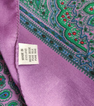 Charger l'image dans la galerie, Pochette parme vintage en soie à motif paisley Made in England