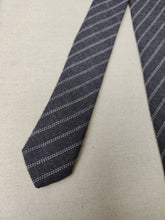 Charger l'image dans la galerie, Camerucci cravate grise rayée en laine Made in Italy