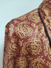 Charger l'image dans la galerie, Robe de chambre paisley vintage à col châle en satin de coton Made in France