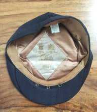 Charger l'image dans la galerie, Lock & Co Hatters London casquette marine à chevrons 100% laine 58