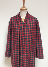 Charger l'image dans la galerie, Marcel Reinhold Paris robe de chambre tartan vintage à col châle en laine Made in France