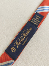 Charger l'image dans la galerie, Brooks Brothers noeud papillon club orange en soie Made in USA