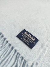 Charger l'image dans la galerie, Mackintosh écharpe bleue en laine et cachemire Made in Scotland
