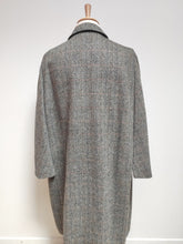 Afbeelding in Gallery-weergave laden, Harrods cape chevrons vintage en pure laine vierge Made in Scotland
