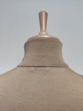 Charger l&#39;image dans la galerie, Suitsupply pull à col roulé beige en laine mérinos S
