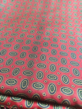 Charger l'image dans la galerie, Vivax by Sambrook Witting écharpe vintage double face à motif médaillons en laine et soie Made in England