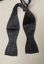 Charger l'image dans la galerie, Old England Paris noeud papillon à nouer en soie Made in France