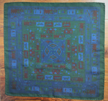 Charger l'image dans la galerie, Charles Hill pochette en soie à motif fantaisie Made in England